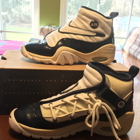 Nike Air Shake Ndestrukt basketball sneaker - Picture 1 of 1